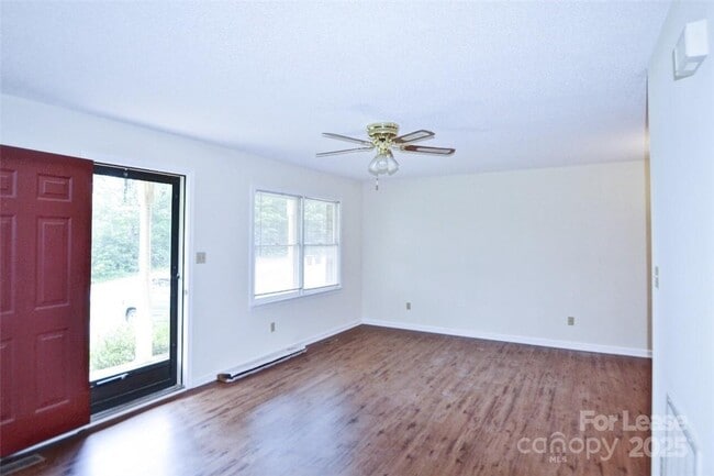 Foto del edificio - 3711 Dorothys Ln