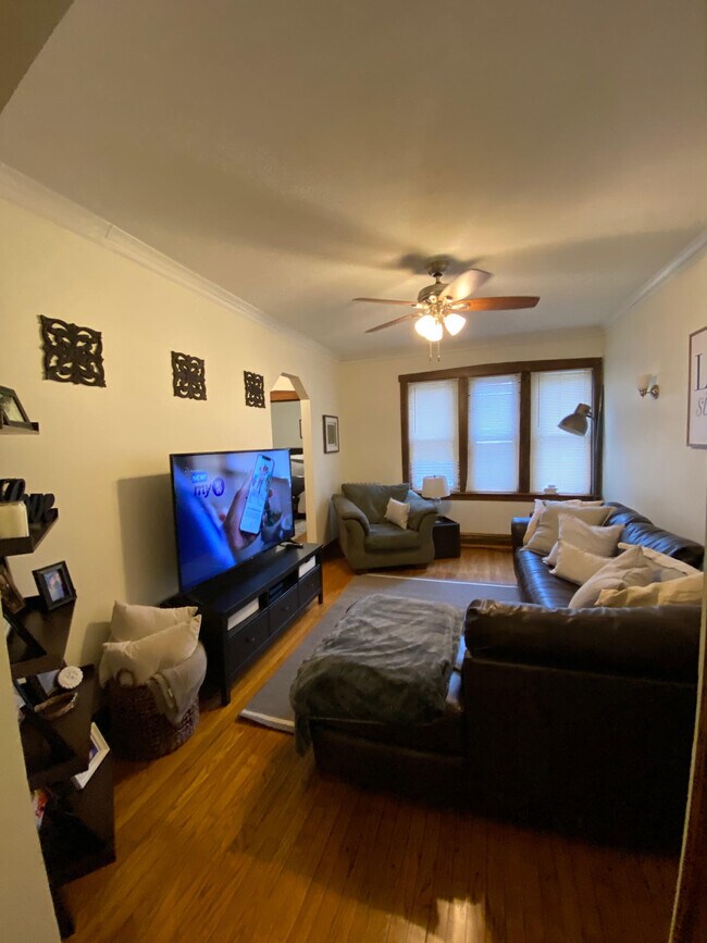 Foto del edificio - 1427 N Artesian Ave