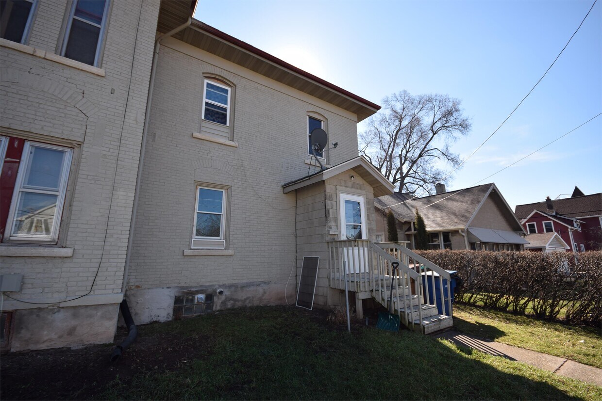 89 Milwaukee St, Menasha, WI 54952 House Rental in Menasha, WI