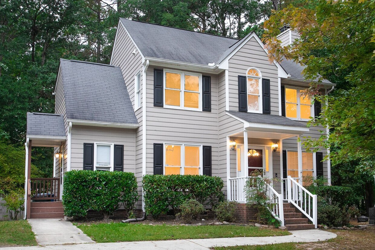 Primary Photo - Beautiful 3 Bedroom Home available late Ma...