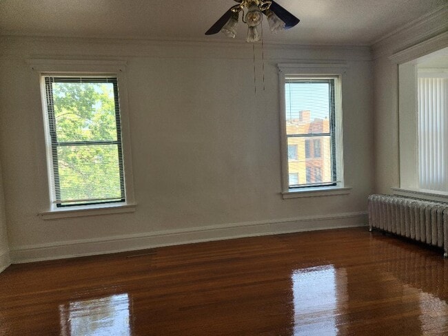 Foto del edificio - 824 E 53rd St