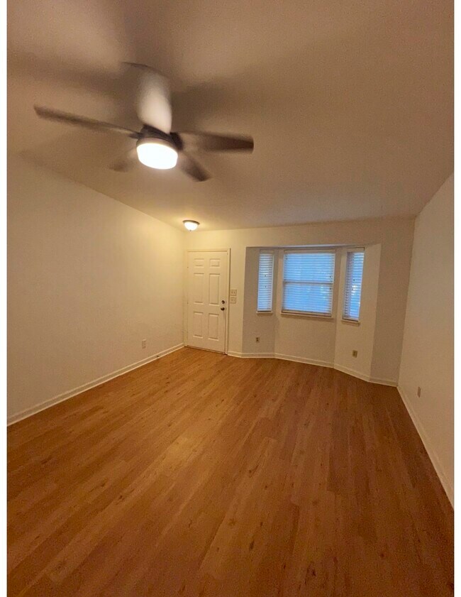 Foto del edificio - 130 Belmont Rd