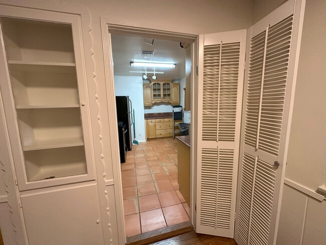 Pass through to Kitchen - 10807 Huston St