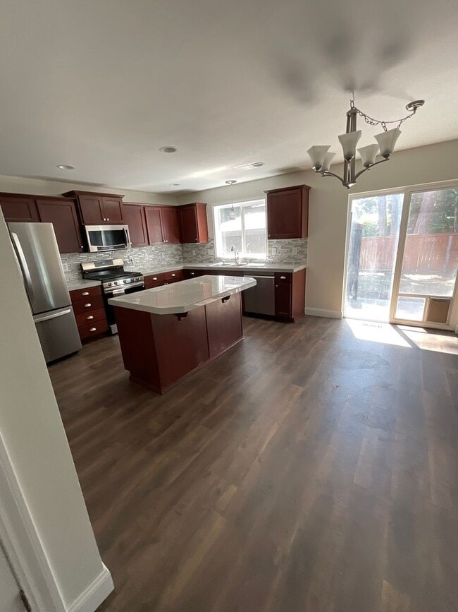 Foto del edificio - Beautiful 3 BR/2.5 BA Home with Bonus Room