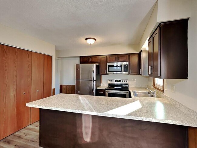 Building Photo - 12928 Viking Dr