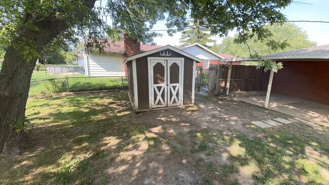 Foto del edificio - 7311 Harshmanville Rd