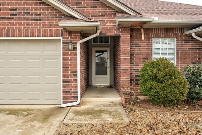 Foto del edificio - Beautiful 3 Bed 2 Bath in Mustang School D...