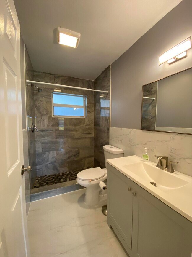 Building Photo - 1012 S F St