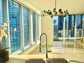 Building Photo - 475 Brickell Ave
