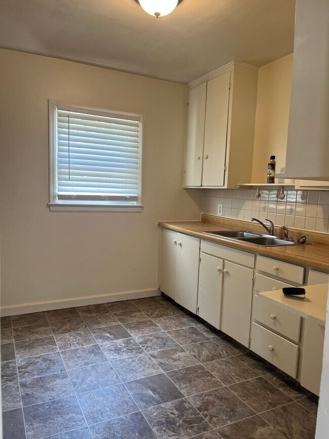 Foto del edificio - 600 SW Webster Ave