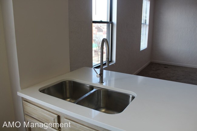 Foto del edificio - 2322 E Carson St
