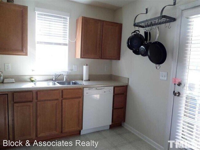 Foto del edificio - 2 br, 2.5 bath House - 9813 Layla Avenue