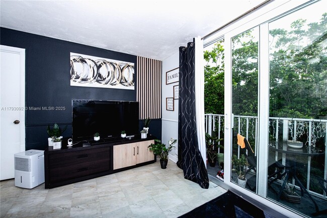Foto del edificio - 1740 NW N River Dr