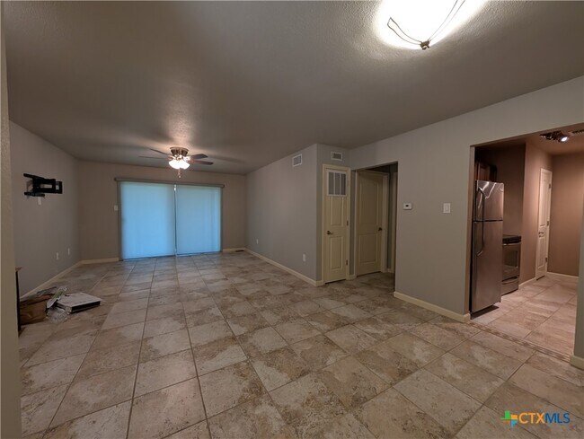 Foto del edificio - 551 Terminal Loop Rd