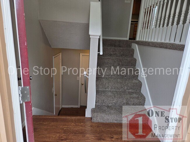 Foto del edificio - Cozy 3 bedroom 2.5 bathroom in Blue Springs, MO!