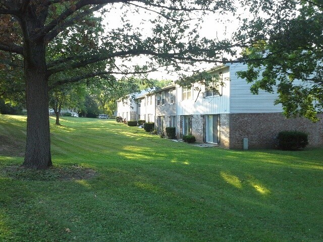 Building Photo - Northwood Townhomes - 550-J