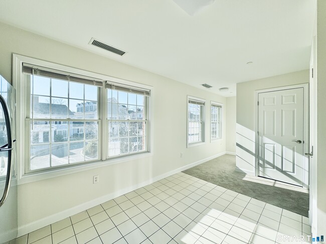 Building Photo - 46 Fairgate Dr