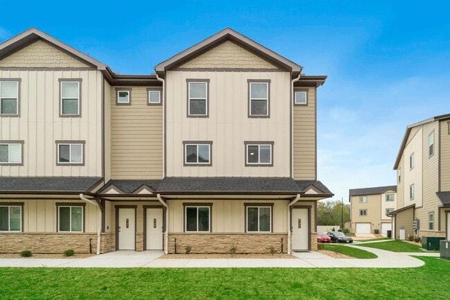 Building Photo - 12603 Telge Rd