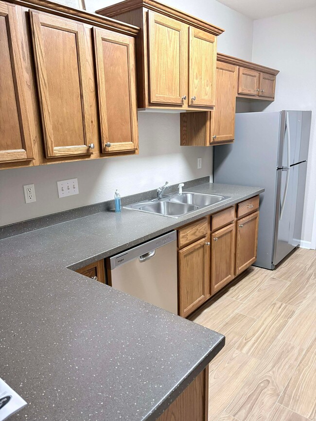 Building Photo - 121 Farrah Ave