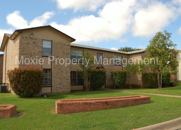 Primary Photo - 8015 Cambridge Cir