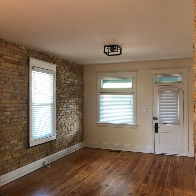 Building Photo - 809 E 800 S