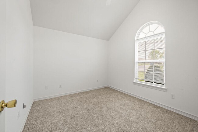 Foto del edificio - Charming Bentonville Home with Spacious Layout & Great Location