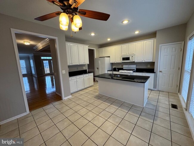 Building Photo - 45776 Mountain Pine Square