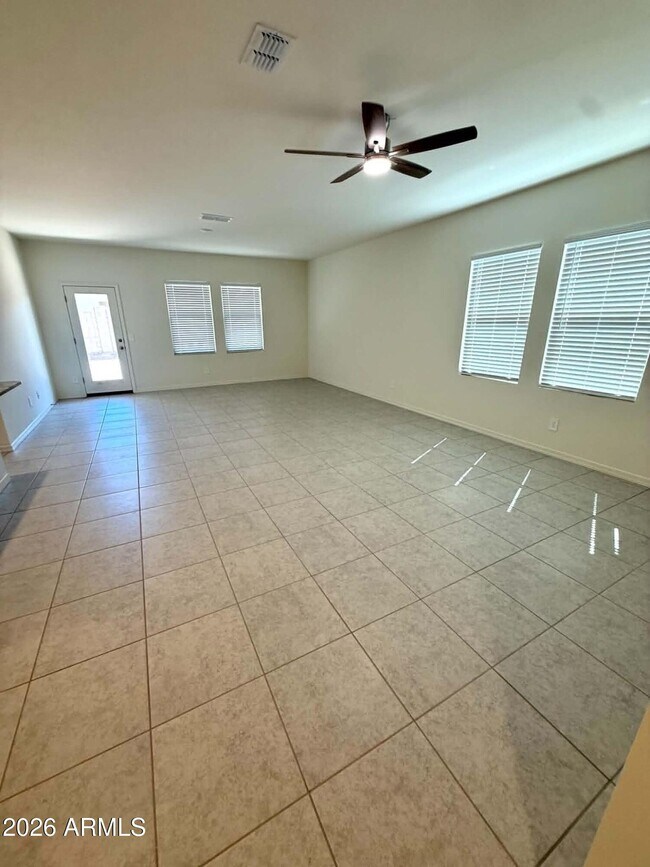 Foto del edificio - 2073 Driftwood Dr