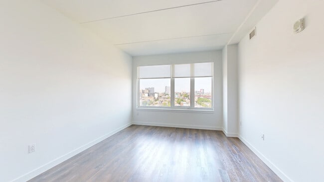 Interior Photo - Broadridge