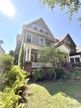 Building Photo - 42 Richmond Ave