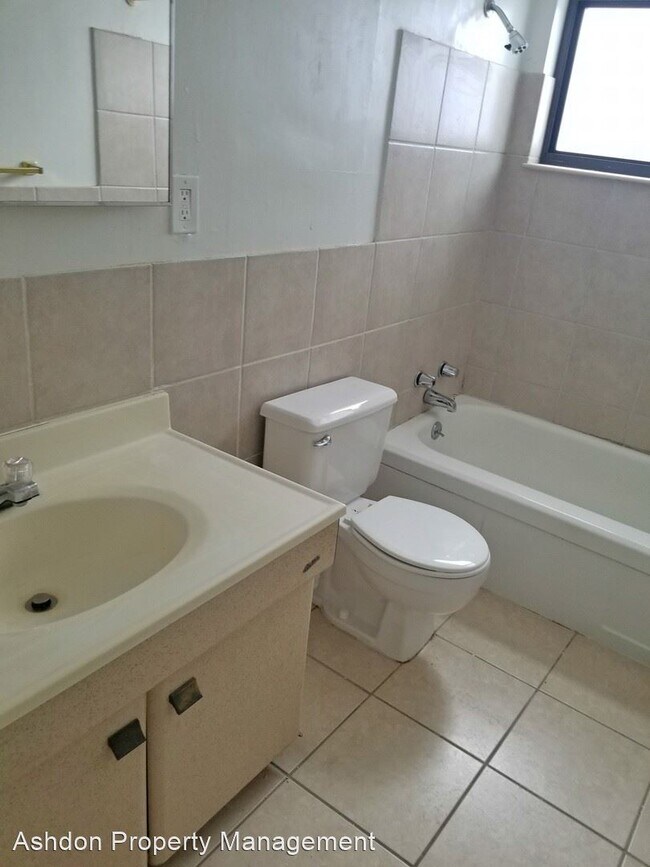 Building Photo - 2 br, 1 bath House - 8307 S. Reed St. Unit 3