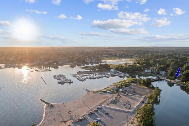 Foto del edificio - 85 Waterside Ln