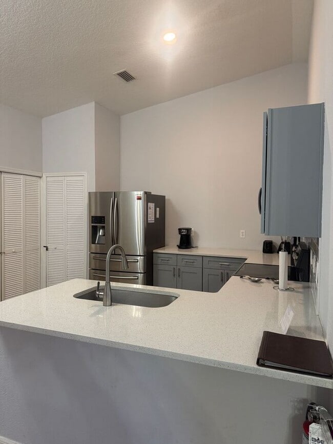 Foto del edificio - FREE RENT!!!Condo at Club Cortile, Luxury Condominiums and Townhomes.