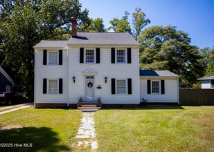 Building Photo - 606 S Elm St