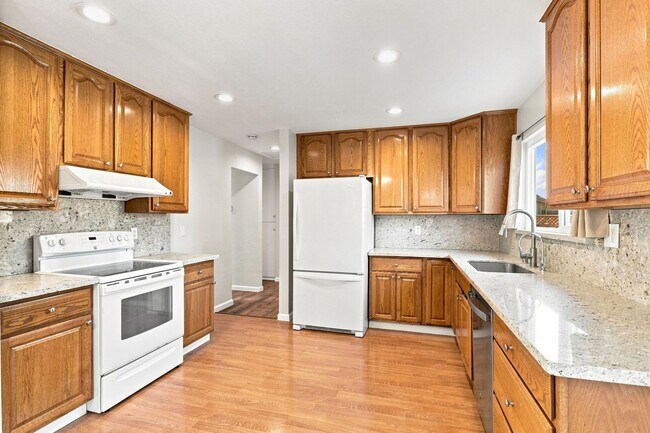 Foto del edificio - 14370 Oka Ln