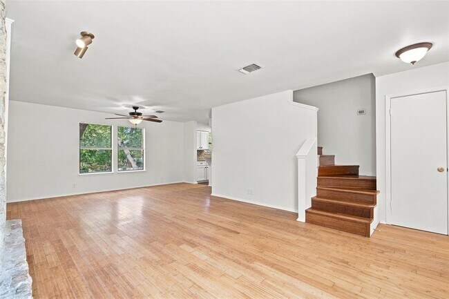 Foto del edificio - 10010 Wildflower Ln
