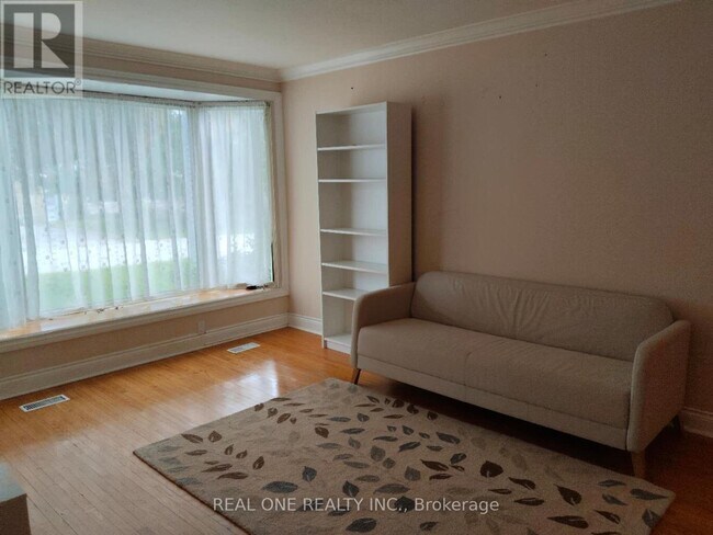 Building Photo - 349 Browndale Crescent