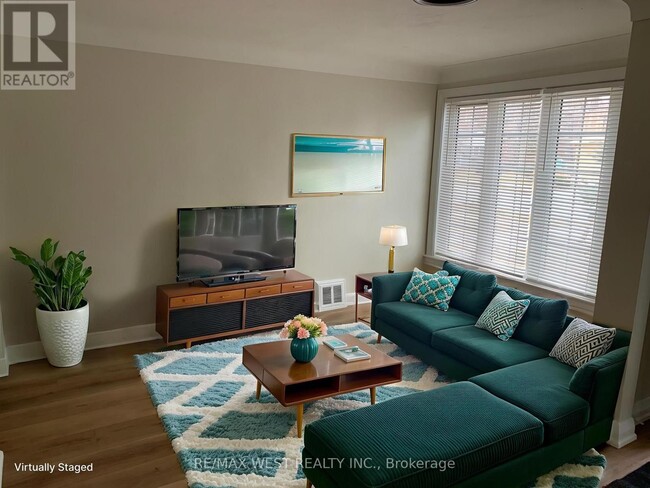 Building Photo - 430 Queen Mary Dr