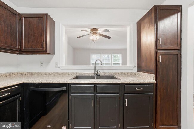 Foto del edificio - 7923 Pebble Brook Ct