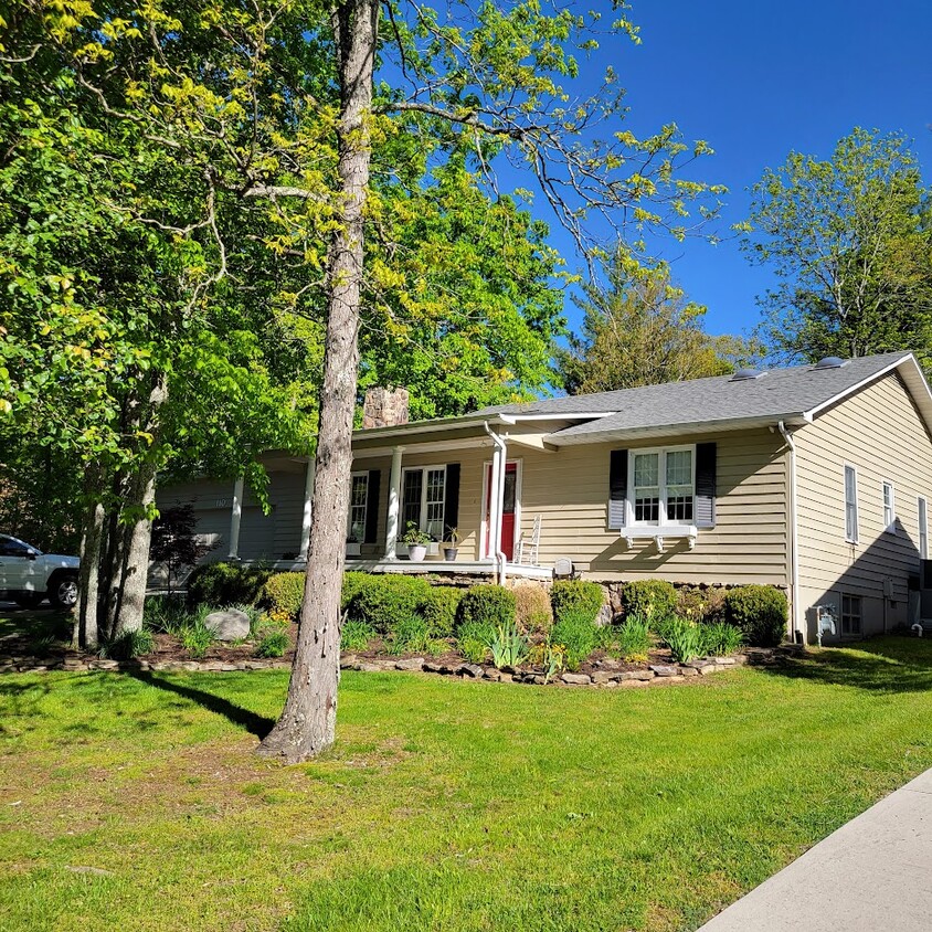 110 Hilton Ln, Crossville, TN 38558 House for Rent in Crossville, TN