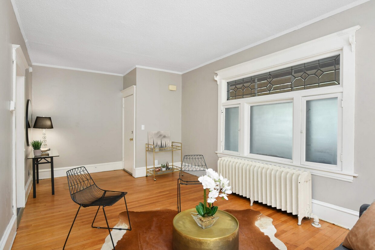 Foto principal - 3704 5th Ave S