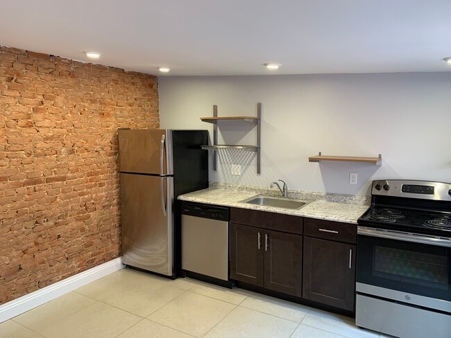 Building Photo - 1702 W Girard Ave