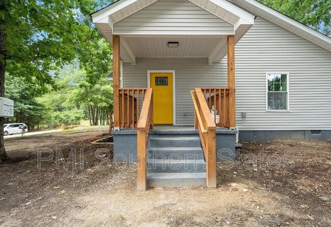 Building Photo - 307 Lee Vaughn Rd