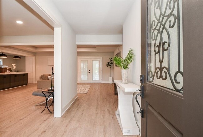 Building Photo - 4302 McDermed Dr