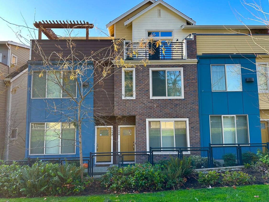 Primary Photo - 3Bd/3Ba Bellevue Townhouse