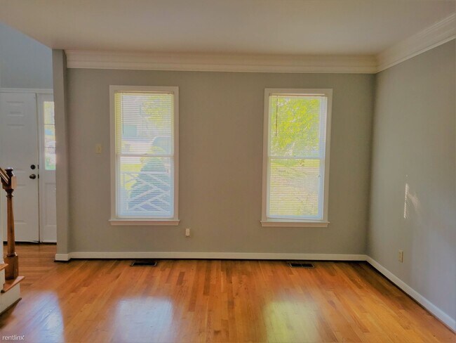 Foto del edificio - 6000 Pleasant Pond Ct