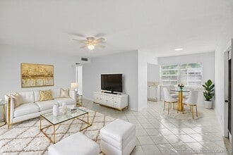 Building Photo - 360 Fanshaw I