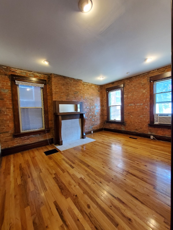 Building Photo - 462 King Ave