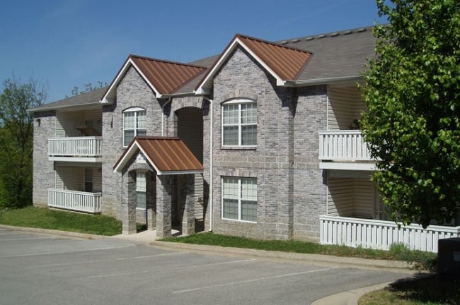 Building Photo - Cliffside