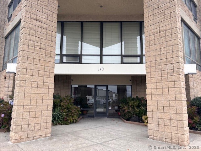 Foto del edificio - 140 Captain Thomas Blvd